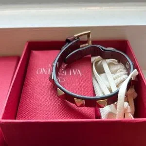 アクセサリー VALENTINO leather studs bracelet Rockstud Bracelet for Woman in Black | Valentino US